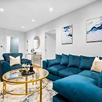 Luxury Two Bedroom Apartment - City Ceentre - Balcony - Jq - Netflix & Wifi - 11B