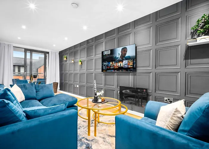 Luxury Two Bedroom Apartment - City Ceentre - Balcony - Jq - Netflix & Wifi - 11B